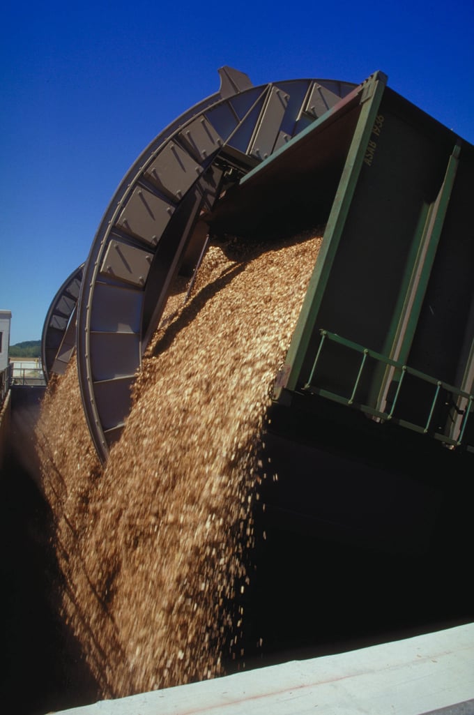 rotary railcar dumper wood chips